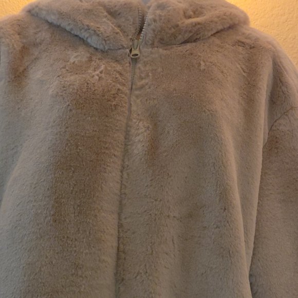 Blanc Noir   sheered faux furJacket  Super soft  NWOT 🤍🤍🤍🤍🤍✨ - Picture 5 of 13